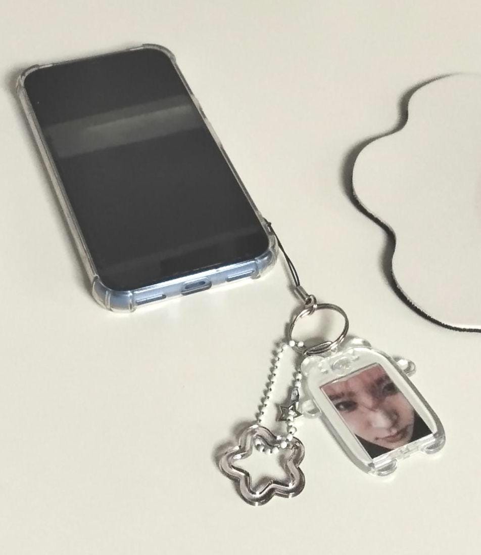 Custom Photo Keyring: Kpop, Anime, or Idol Charm